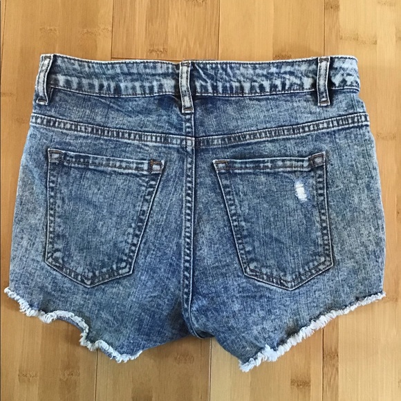Refuge Distressed Jean Shorts Size 4 - Picture 2 of 6